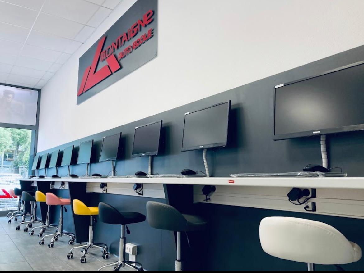 postes-code-de-la-route-montaigne